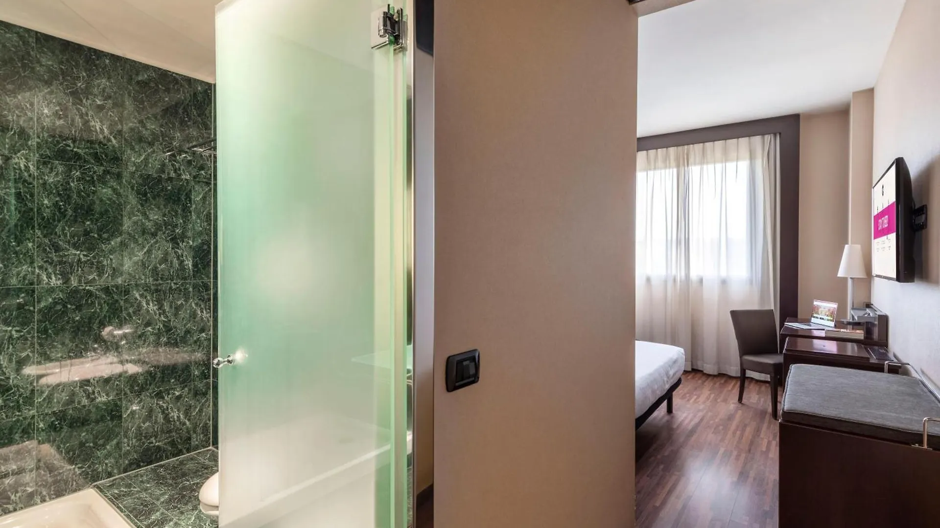 B&B Hotel Arezzo 3*,